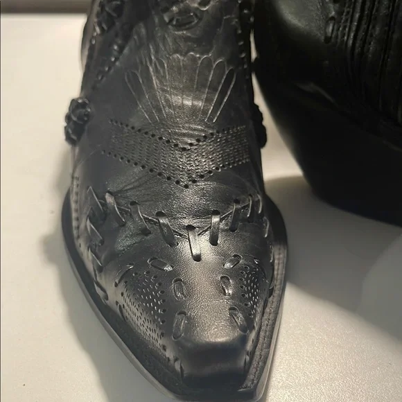 Black Leather Cowboy Boots with Pointed Toe and Decorative Stitching - Picture 16 of 16